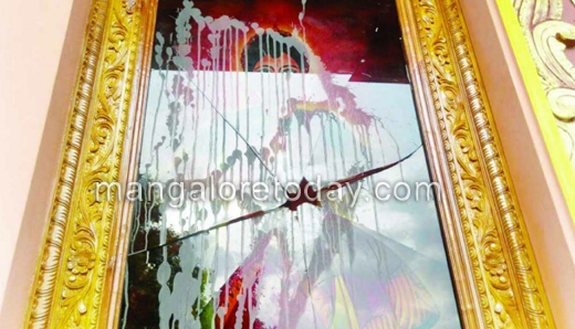 Miscreants pelt stones at Rama Bhajana Mandir in Krishnapur